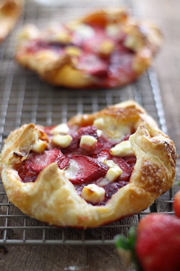 Strawberry Galettes with Brie recipe & ingredients. How to make